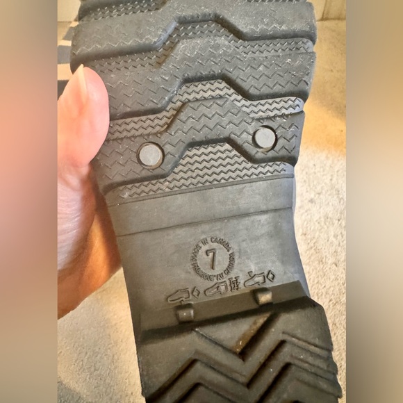 Women/girls rain boots, size 7. Brand:Kamik. Like new condition. With the box. - Picture 4 of 6